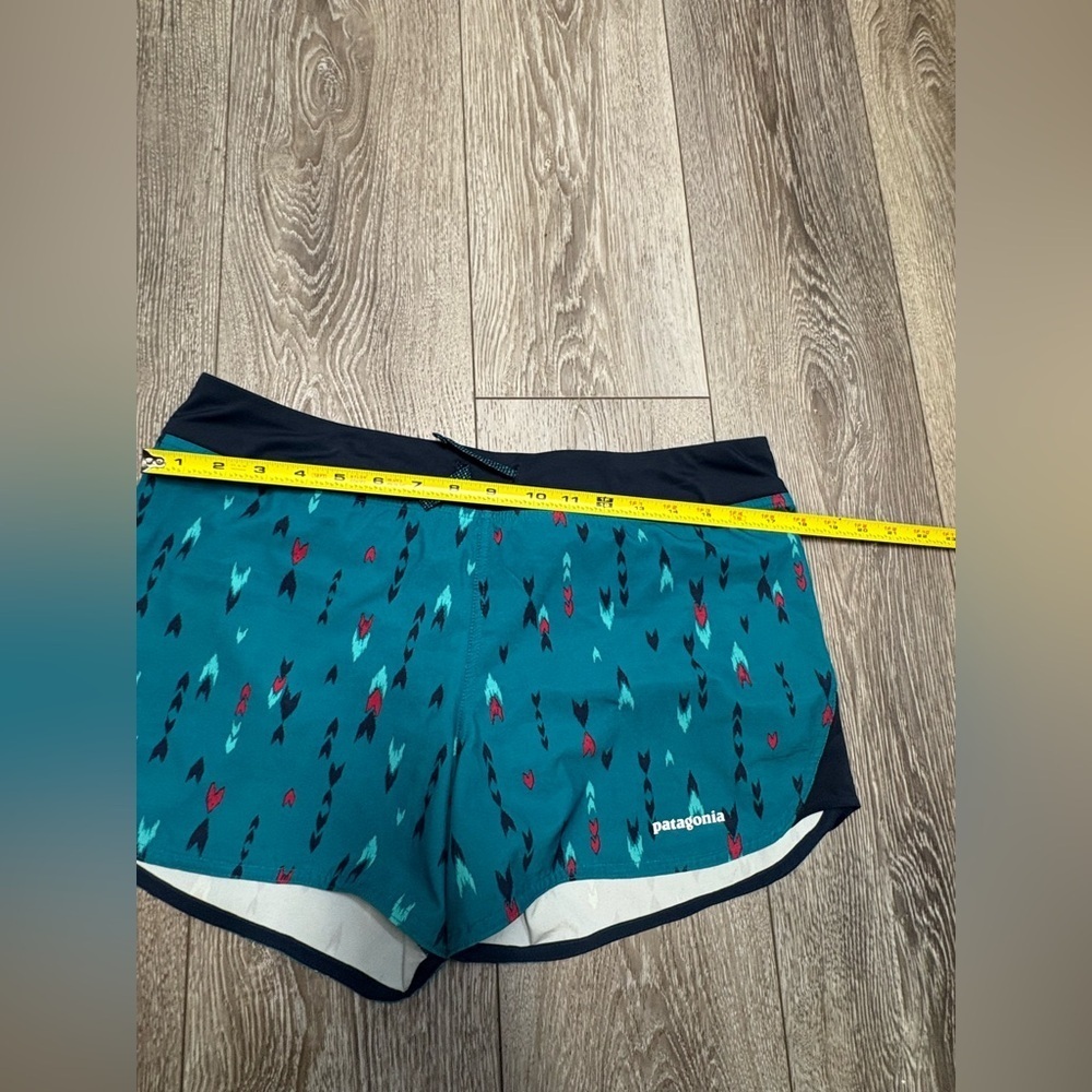 Patagonia Teal and Black Arrow Print Shorts - Picture 2 of 8